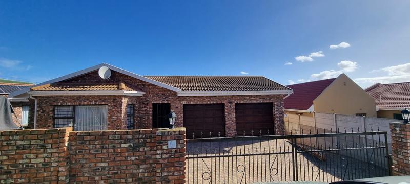 4 Bedroom Property for Sale in Fraaiuitsig Western Cape